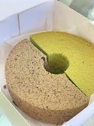 1/2 Pandan Chiffon + 1/2 Black Sesame Chiffon